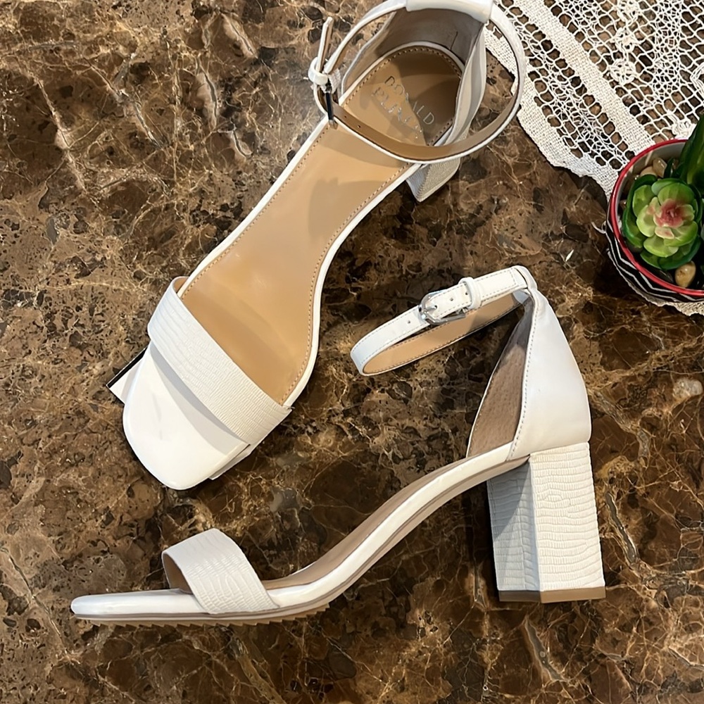🆕 Donald Pliner Priyah Ankle Strap Block Heel Sandals 10 White Leather-Non-Slip
